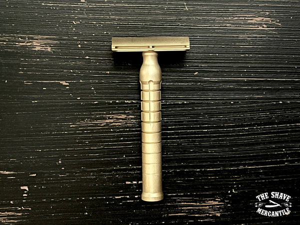 The Goodfellas' Smile - Bayonetta - Brass Double Edge Safety Razor